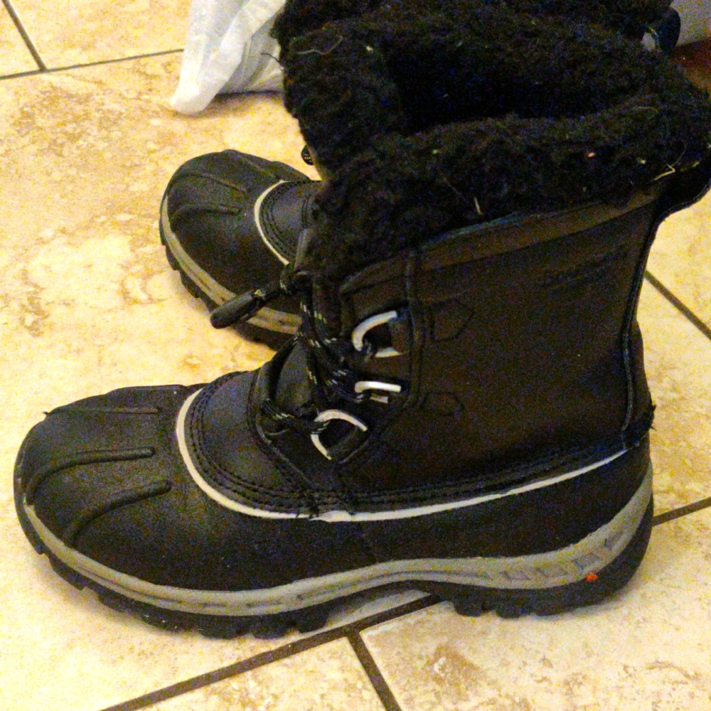 Bearpaw boots size 2
